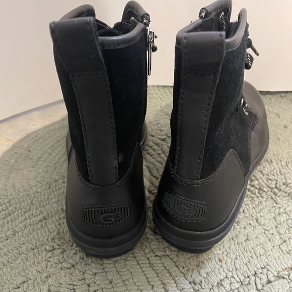 UGG Women's Hapsburg Hiker Fashion Boot. Size 7.5 Zip side, lace up - Picture 3 of 6